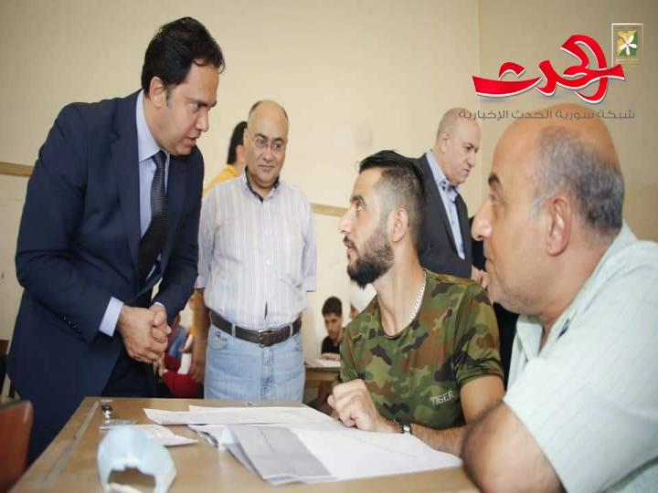 محافظ دمشق يتفقد سير العملية الامتحانية للشهادة الثانوية