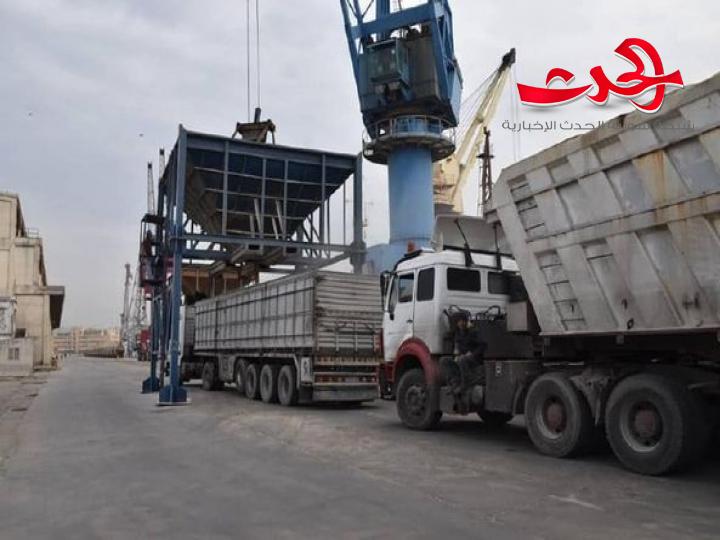 وزير التجارة الداخلية : عمليات تفريغ القمح من البواخر في ميناء طرطوس تسير بوتيرة عالية 