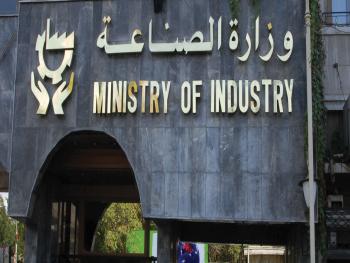 وزير الصناعة يدعو الصناعيين للاستثمار في البلد وتوضيح طلباتهم
