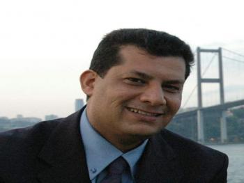 أحمد حمادة رئيس تحرير جريدة الثورة 