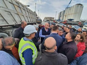 وزير التجارة الداخلية : عمليات تفريغ القمح من البواخر في ميناء طرطوس تسير بوتيرة عالية 