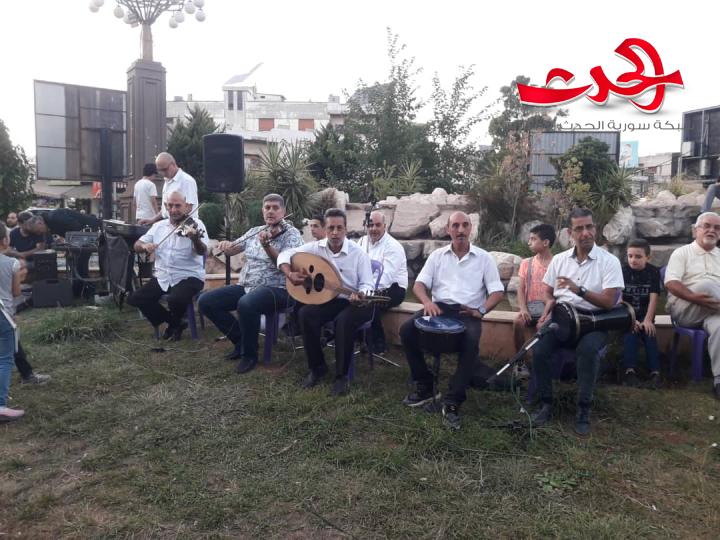فرقة نادي دوحة الميماس تطرب الحضور من حديقة الدبلان