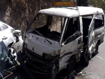 إصابة 6 أشخاص بجروح أثر اصطدام خمس سيارات على طريق الربوة بدمشق