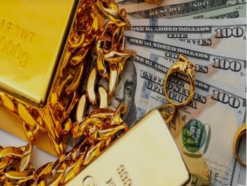 خبير اقتصادي: السوريون يفضلون ادخار الذهب والدولار عن شراء العقار