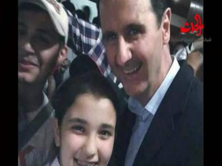 بالصور السيلفي مع الرئيس الاسد وعائلته بظهور مفاجئ وسط دمشق