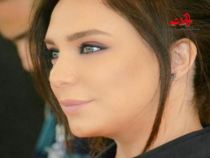 بالصور سلاف فواخرجي حامل