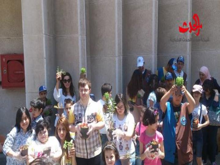 زراعة الأشجار في حديقة المركز الثقافي في حمص بمناسبة اليوم العالمي لمكافحة التصحر 