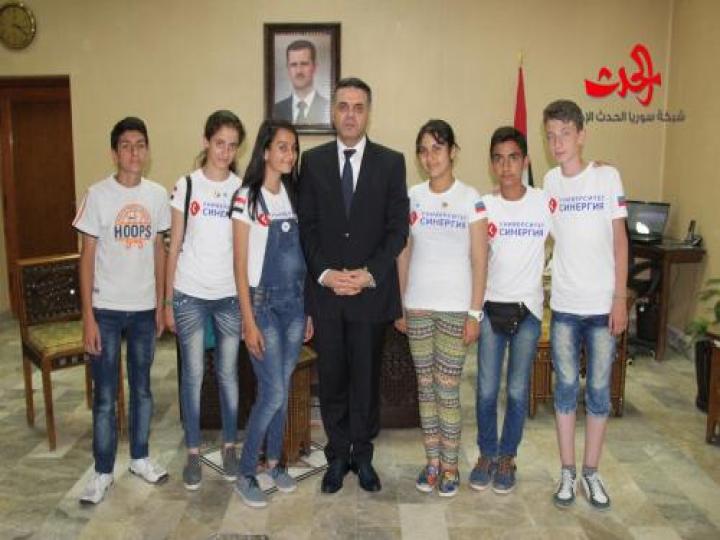 وزير التربية يستقبل التلاميذ السوريين الذين تم اختيارهم من قبل وفد من جامعة سينيرغيا الروسي