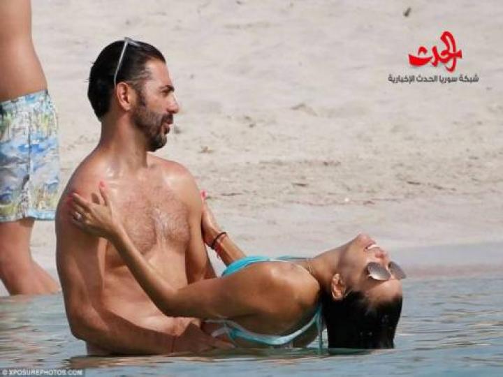 بالصور.. نجمة مشهورة تقضي عطلتها على شاطئ للعراة!