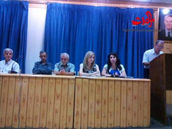 حفل توقيع ديوان للشاعرة هناء يزبكفي ثقافي حمص  بعنوان امراة من نار