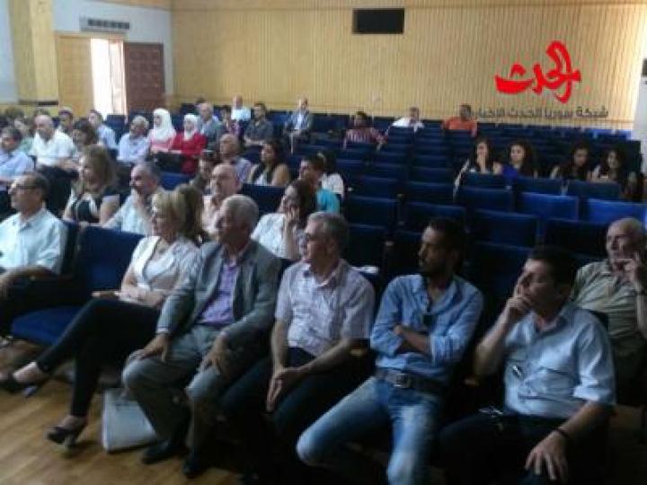 حفل توقيع ديوان للشاعرة هناء يزبكفي ثقافي حمص  بعنوان امراة من نار