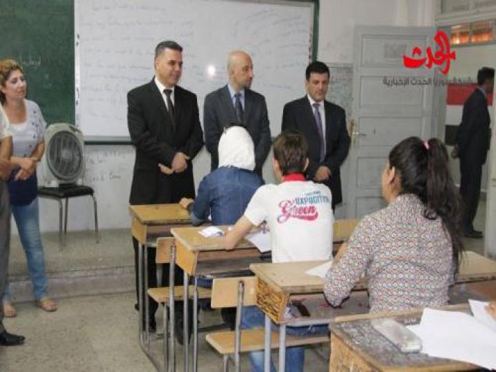 وزير التربية يتفقد اختبارات القبول بمدارس المتفوقين