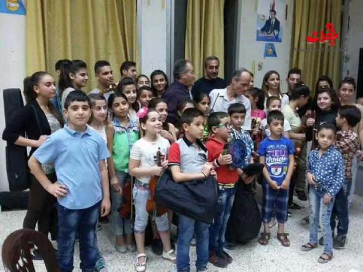 افتتاح مهرجان تشرين في مركز ثقافي الزهراء بحمص 