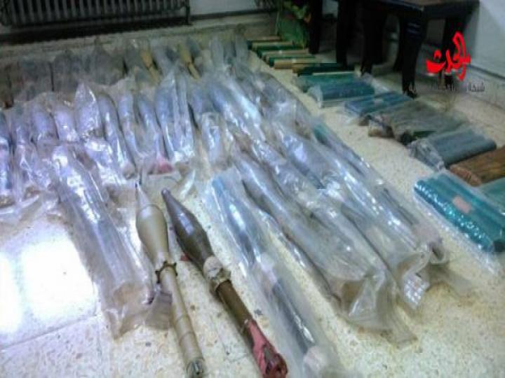 جمارك اللاذقية: ضبط أسلحة وذخيرة متجهة للإرهابيين بريف حماة