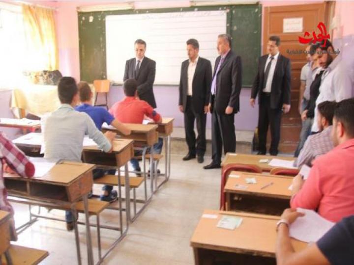 وزير التربية يطلع على مركز امتحاني لاختبارات الترشيح 2017