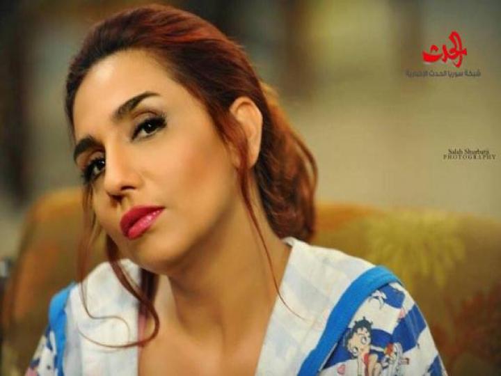 رنا شميس مغرورة و تحب المظاهر في ازمة عائلية 