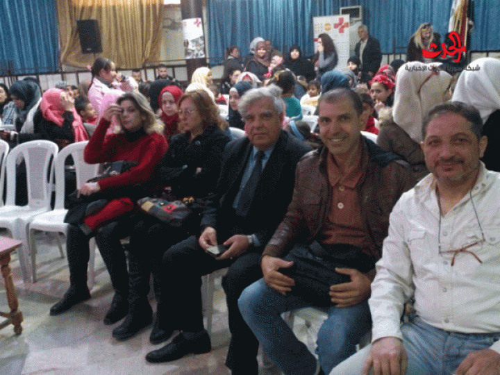 مسرحية جوليا للمخرج نزار جنيدي : لا للزواج المبكر والعادات البالية 