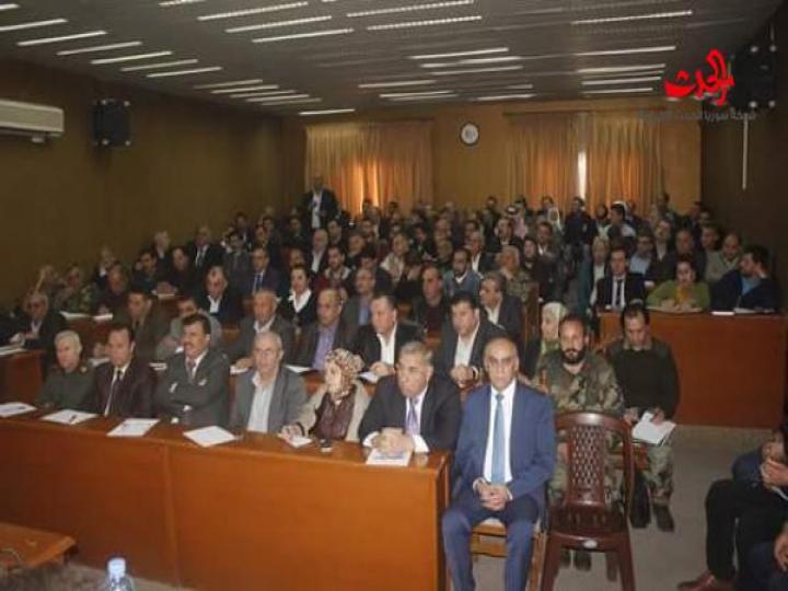 أمين فرع الحزب ومحافظ ريف دمشق يتابعان عمليات الالتحاق بالفيلق الخامس