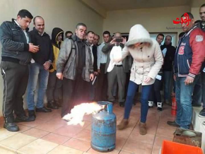 بيان عملي في الحريق للعاملين بمنتجع افاميا ضمن دورة الدفاع المدني المقامة بالمنتجع