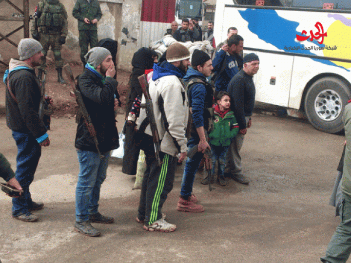 بدء تنفيذ اتفاقية حي الوعر وخروج حولي 1500 مسلح مع عائلاتهم إلى ريف حلب 