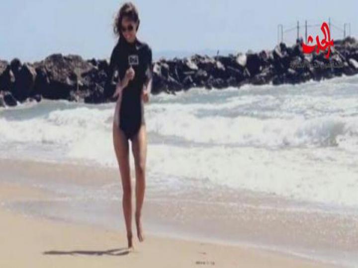  عارضات أزياء يقمن بركوب الأمواج عاريات من دون أي قطعة ملابس 