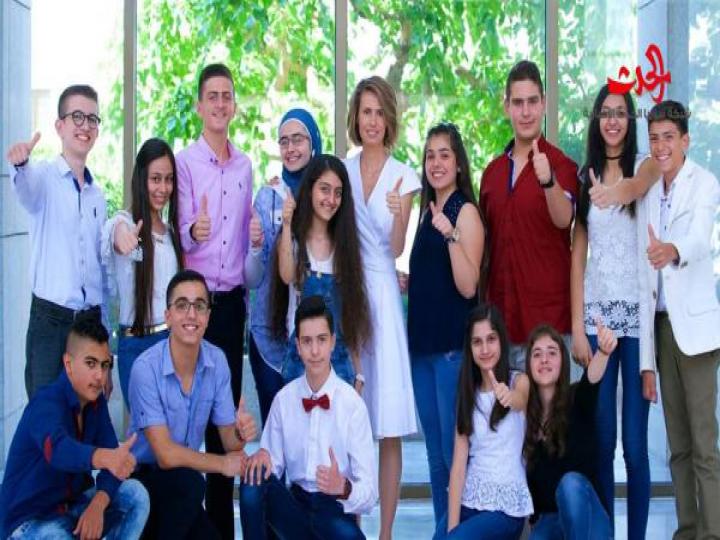 السيدة أسماءالأسد تستقبل التلاميذ الأوائل في شهادة التعليم الأساسي برفقة عائلاتهم