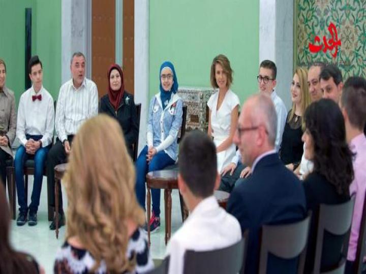 السيدة أسماءالأسد تستقبل التلاميذ الأوائل في شهادة التعليم الأساسي برفقة عائلاتهم