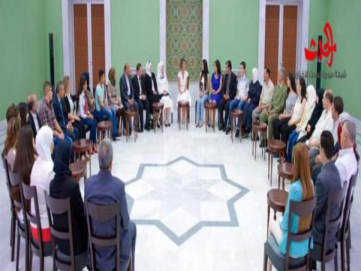 السيدة أسماءالأسد تستقبل التلاميذ الأوائل في شهادة التعليم الأساسي برفقة عائلاتهم