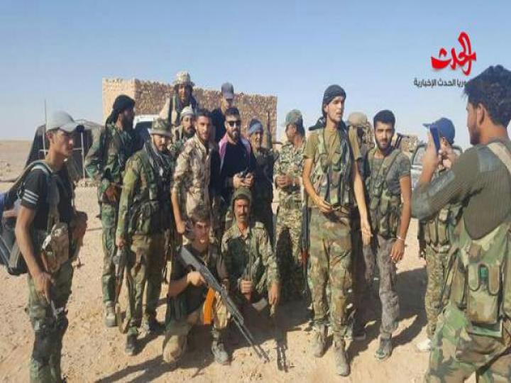 الجيش يسيطر على حقل الفهد النفطي ويتقدم نحو الرقة..صور 