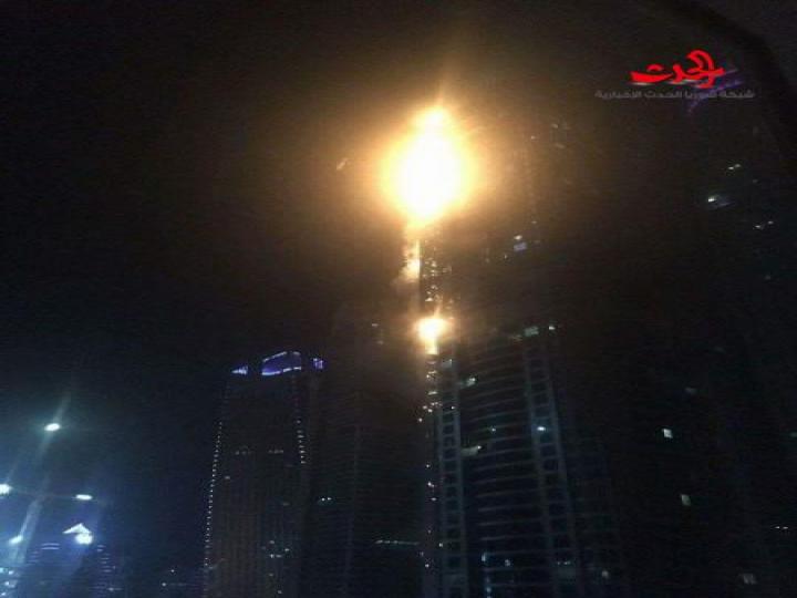 فيديو مرعب: للمرة الثانية خلال عامين.. حريق ضخم بـ&#39;برج الشعلة&#39; بدبي