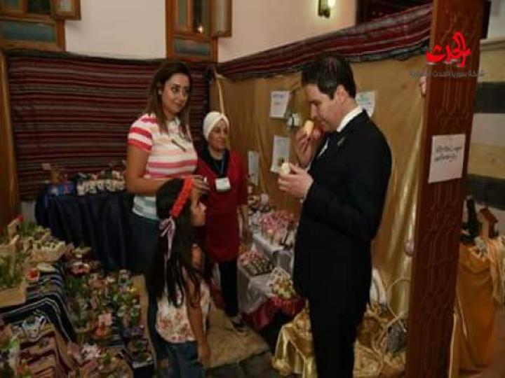 وزيرالسياحة يطلع على مشاركة المرأة الريفية في معرض دمشق الدولي 