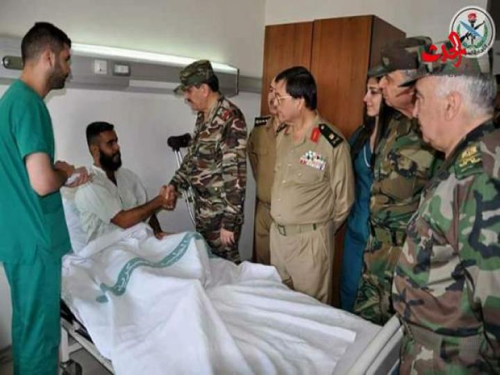 العماد فهد جاسم الفريج يزور تشكيلا الجيش في درعا