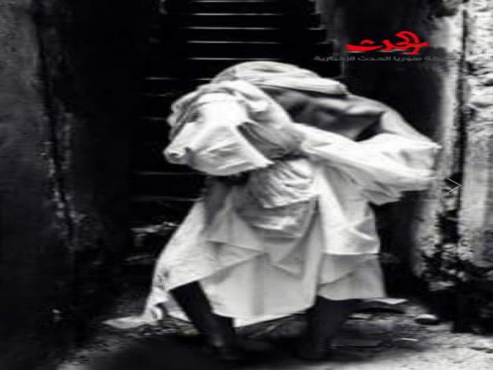 بالصور.. جلسة تصوير لسائحة بلجيكية عارية تسبب ضجة كبيرة في مصر!