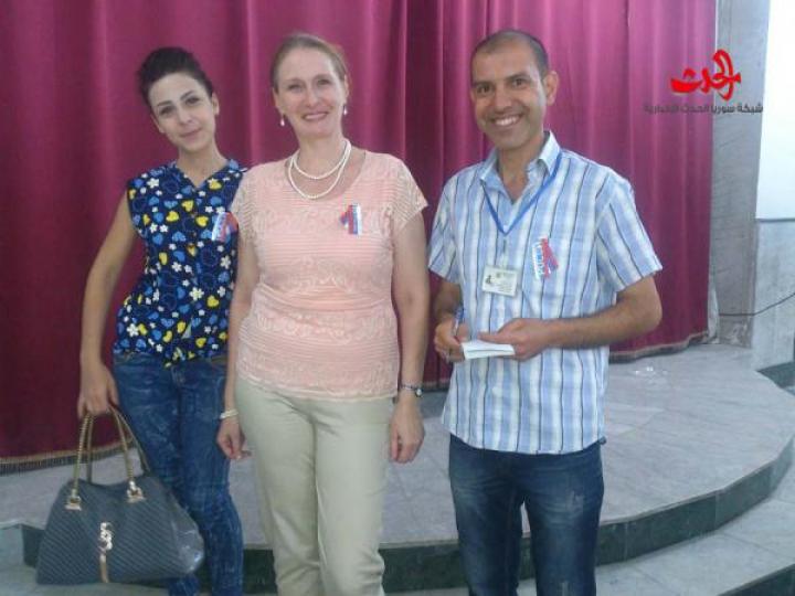 الجالية الروسية في حمص تحتفل بعيد المعلم وعيد المعرفة الروسي 