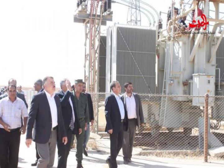 وفد حكومي من الكهرباء والصحة والموارد المائية يزور دير الزور 