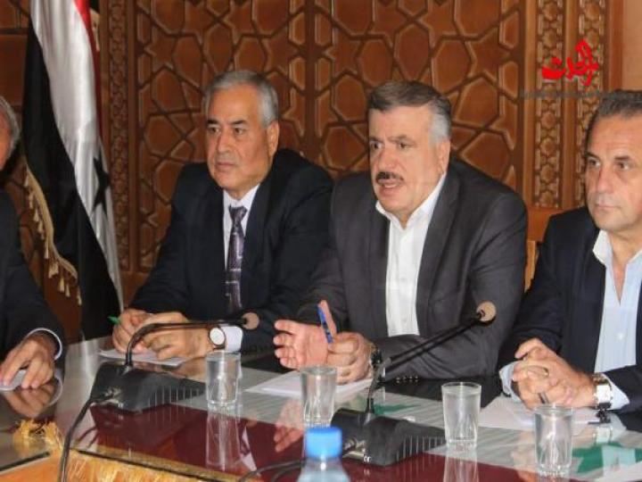وفد حكومي من الكهرباء والصحة والموارد المائية يزور دير الزور 