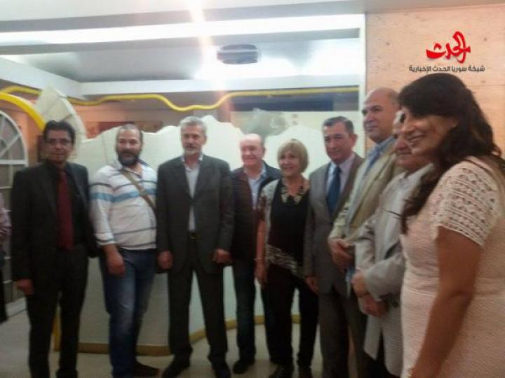 معرض الفن التشكيلي&quot; تناقض&quot;