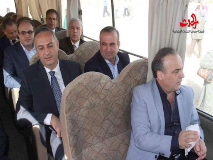 بالصور...الحكومة بـ &quot;الميكرو باص&quot; وخميس يحجز مقعدين !
