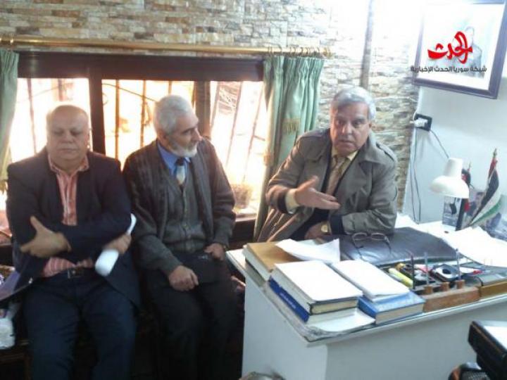             شعراء حمص ينشدوا قصائدهم في الركن الثقافي الوطني الأهلي في حمص 