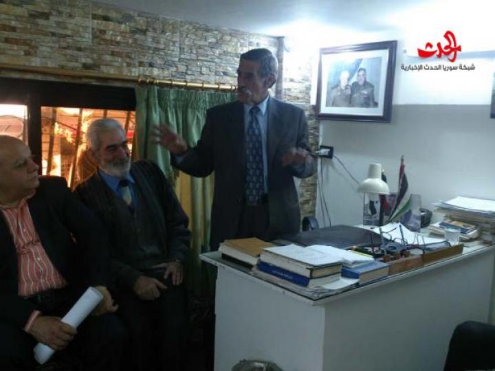             شعراء حمص ينشدوا قصائدهم في الركن الثقافي الوطني الأهلي في حمص 