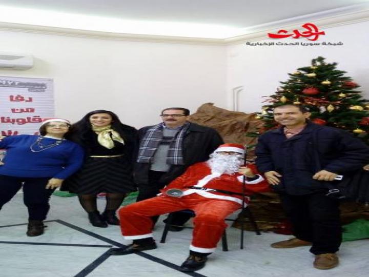 حملة دفا من قلوبنا توزع هدايا العيد في حمص 