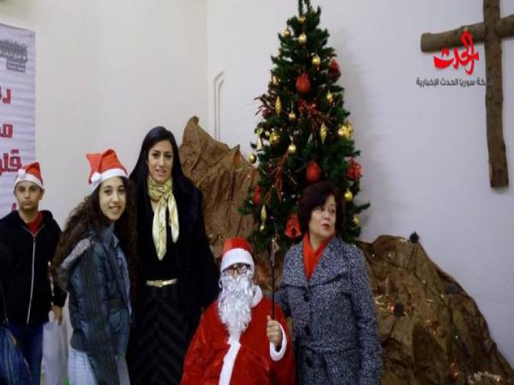 حملة دفا من قلوبنا توزع هدايا العيد في حمص 