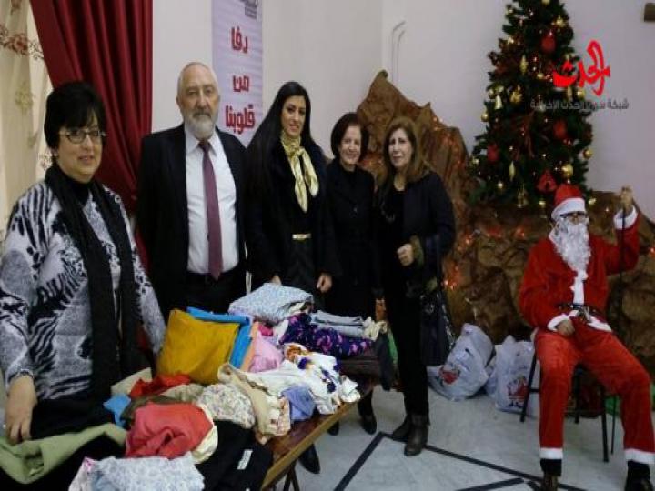 حملة دفا من قلوبنا توزع هدايا العيد في حمص 
