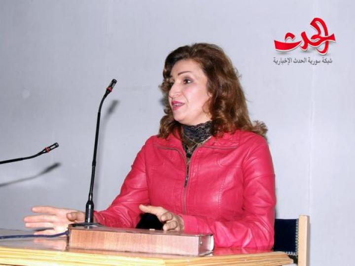عبير منون توقع مجموعتها القصصية بعنوان غفران في ثقافي حمص