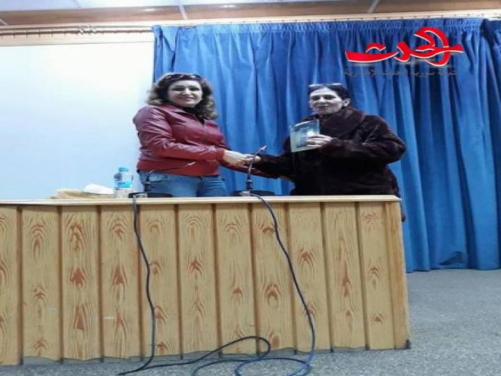 عبير منون توقع مجموعتها القصصية بعنوان غفران في ثقافي حمص