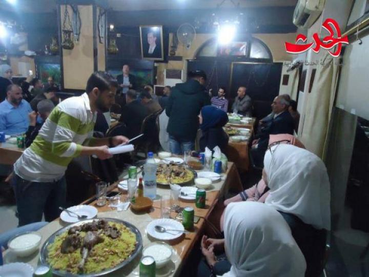 تقديراً لدورهم التربوي ثانوية البرماوي تكرم معلميها بحفل عشاء 