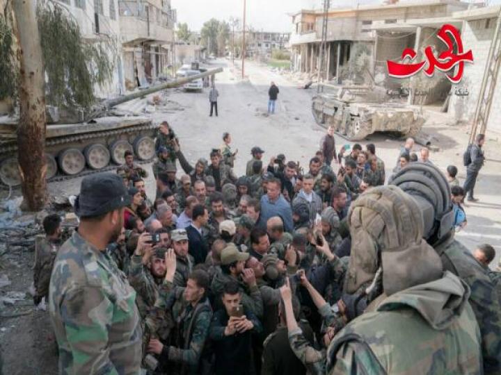 بالصور .. على خطوط النار في الغوطة الشرقية .. الرئيس الأسد مع أبطال الجيش العربي السوري
