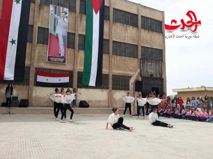 مدرسة مصعب بن عميرفي حمص تكرم أبناء الشهداء وتحتفل بأعياد نيسان 