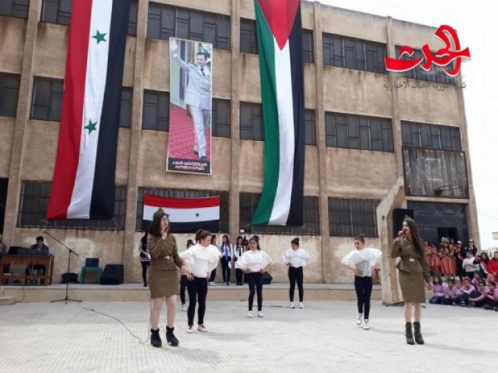 مدرسة مصعب بن عميرفي حمص تكرم أبناء الشهداء وتحتفل بأعياد نيسان 