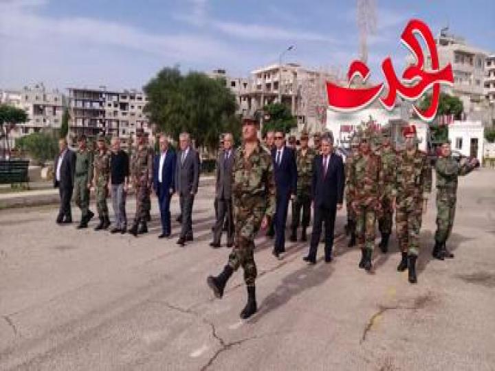 وضع اكاليل الزهور في مقبرة الشهداء في اللاذقية